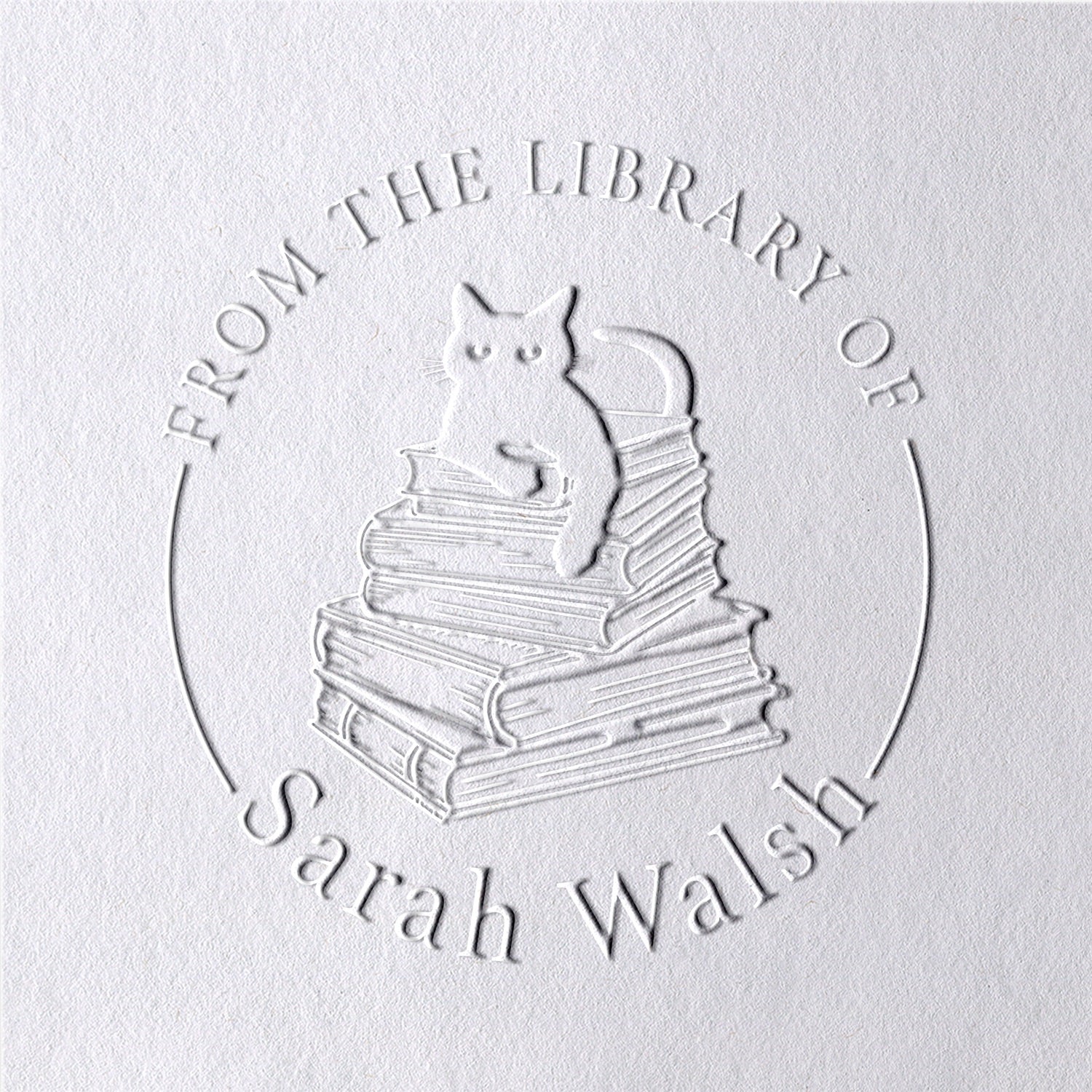 Personalisierte Katze und Bücher aus der Bibliothek von Buchprägezange2